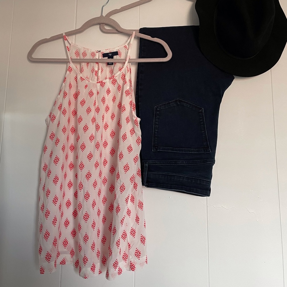 GAP NWT White and pink camisole Small